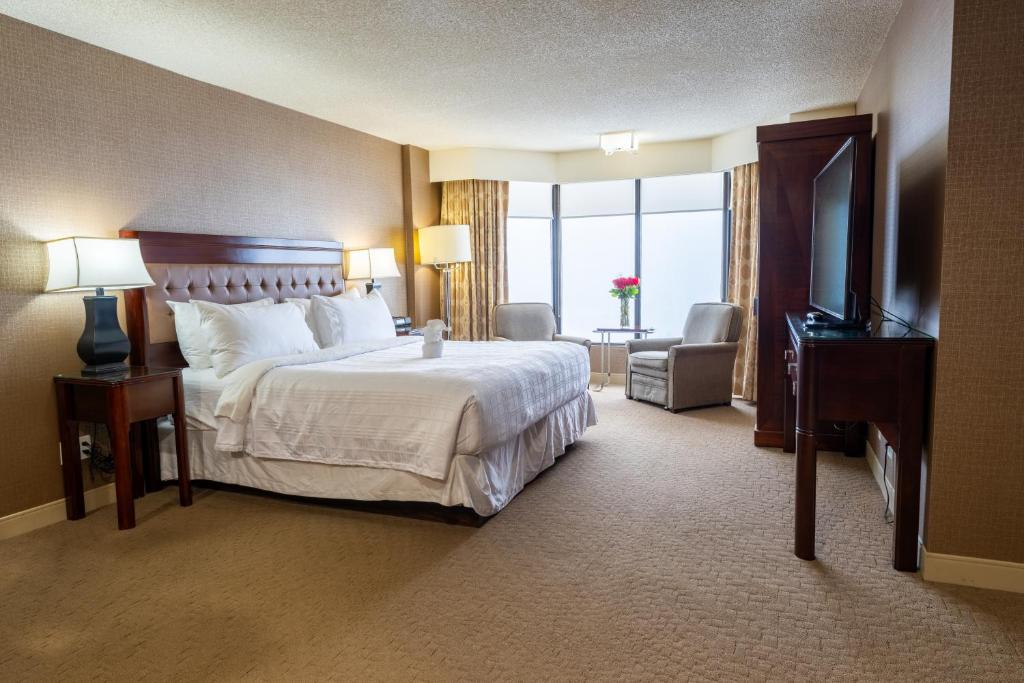 Room, King Bed, Club Floor