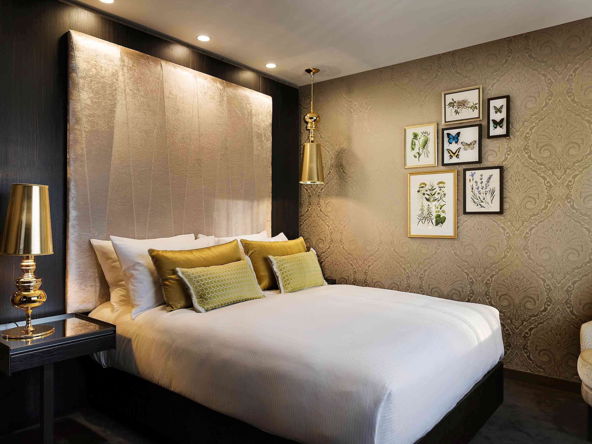 CLASSIC, QUEEN BED
