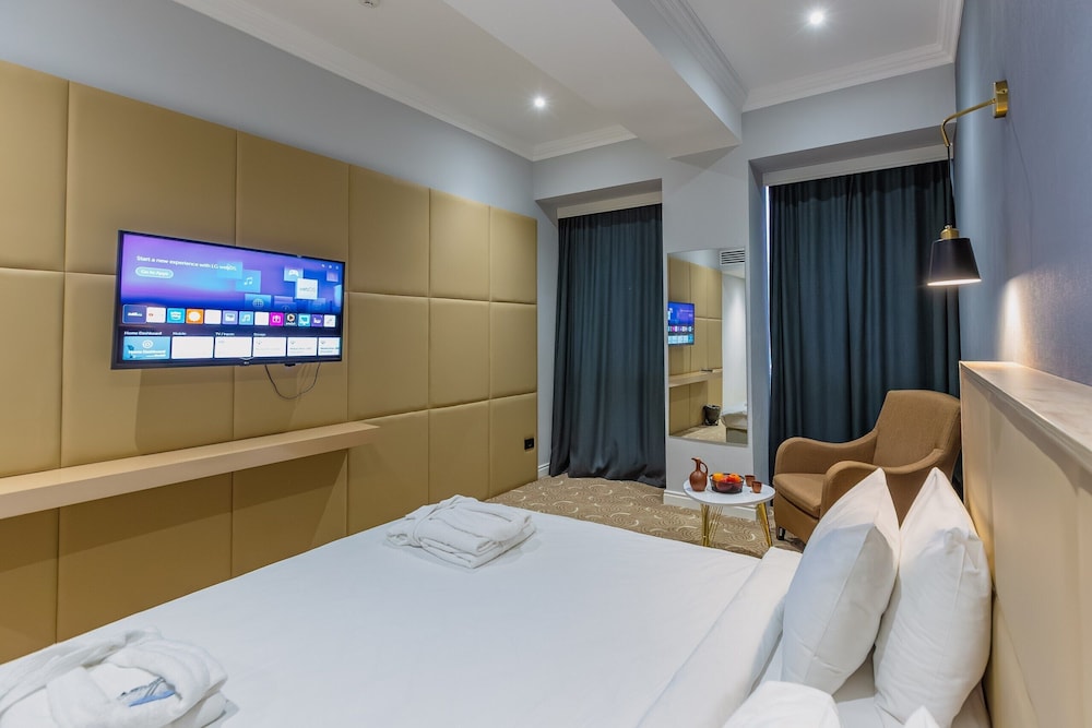 SUPERIOR, DOUBLE BED