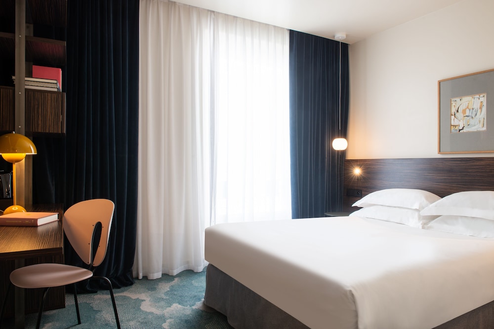 EXECUTIVE, DOUBLE BED