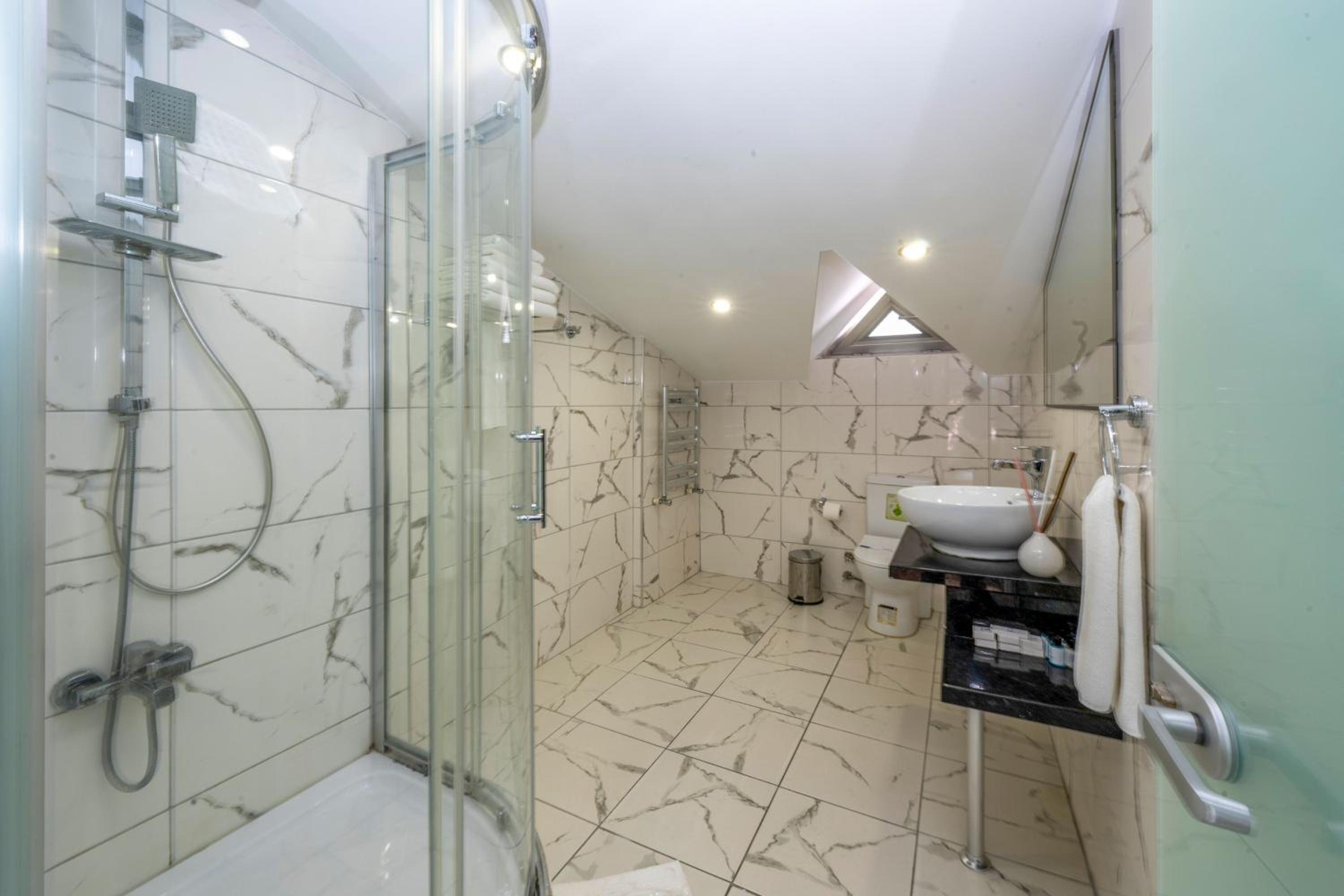 بنغل بإطلالة على البحر، Hotel the Marions Suite 3/3