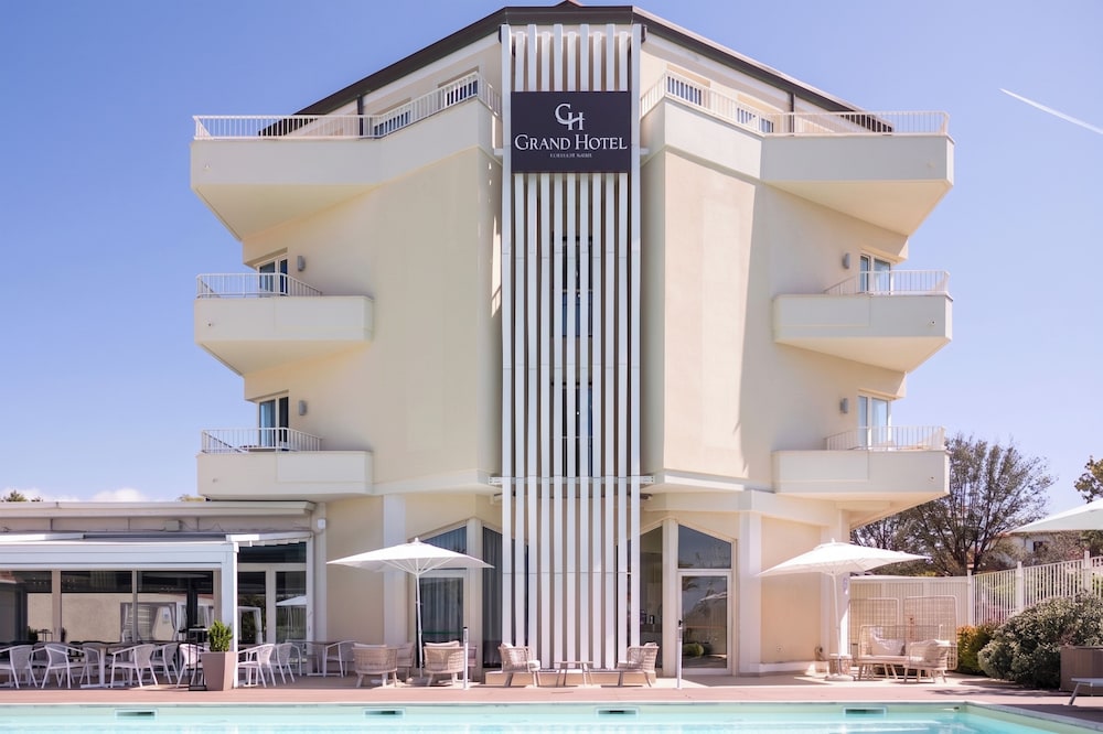 Grand Hotel 4/64