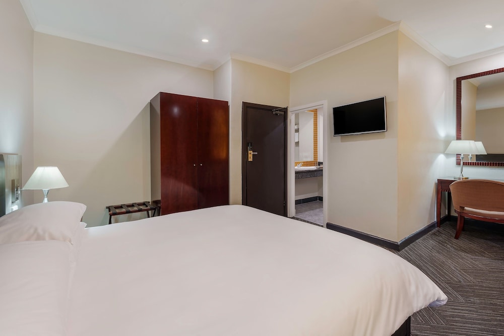 Room, Double Bed, City View