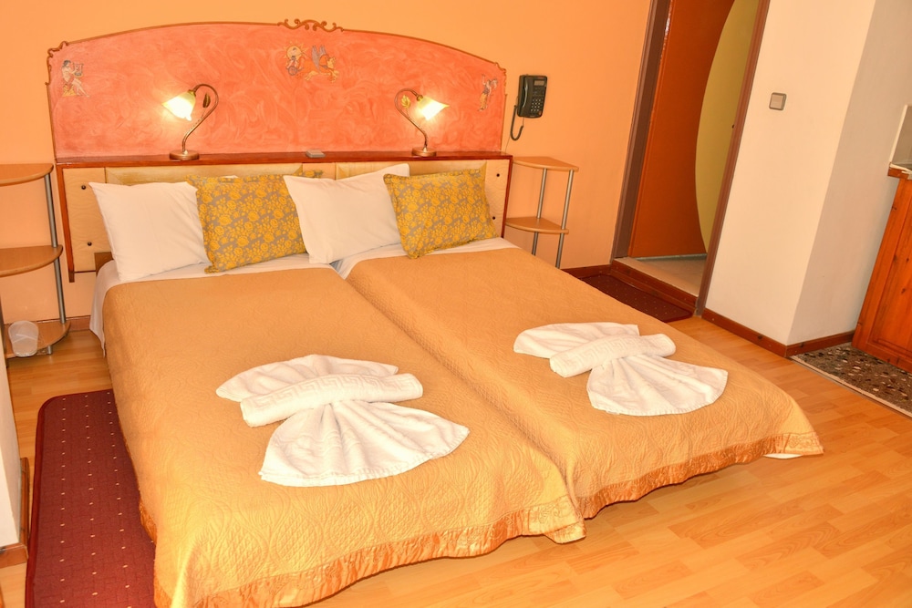 Sun City Apartments 26/50
