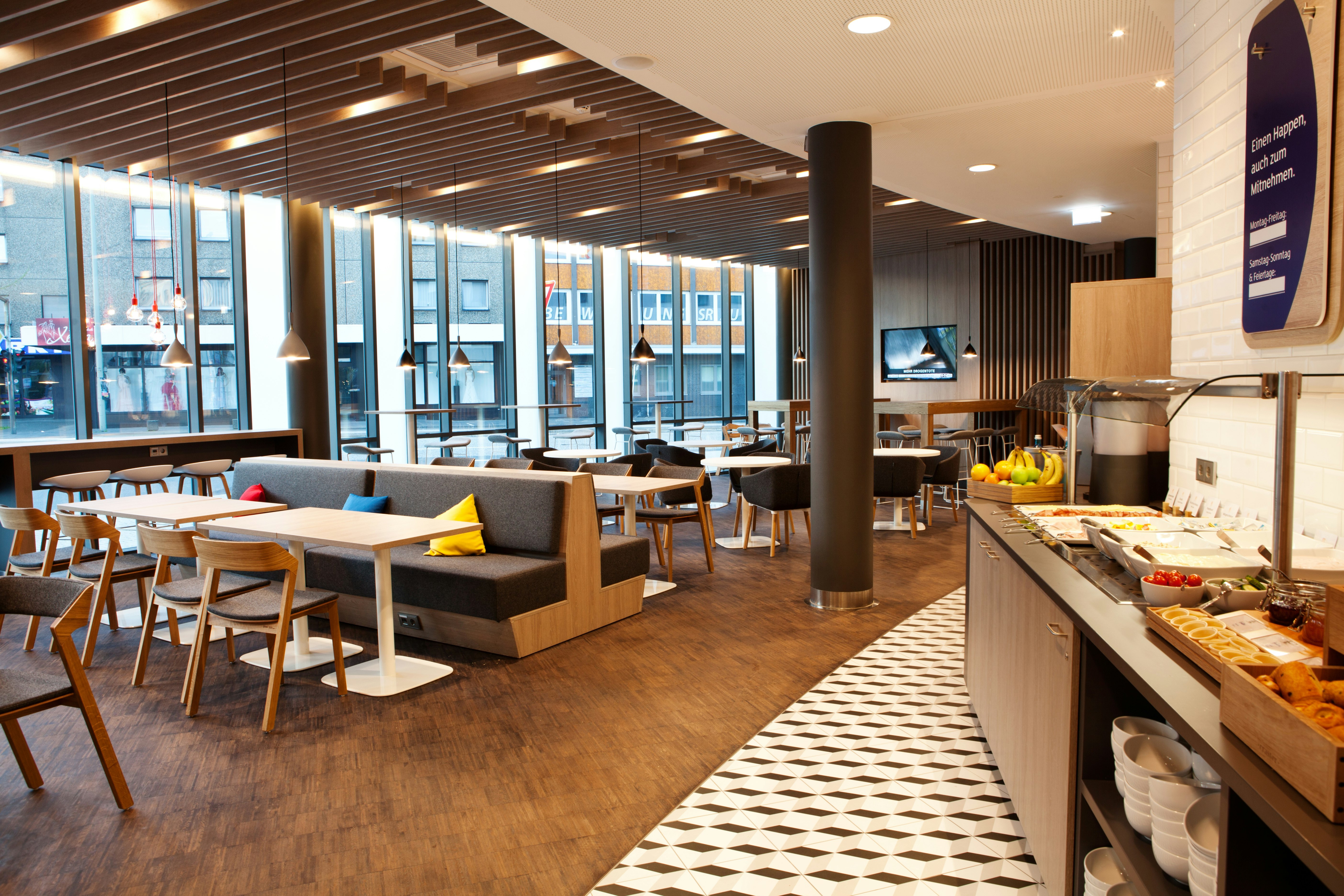 HOLIDAY INN EXPRESS SIEGEN 68/79