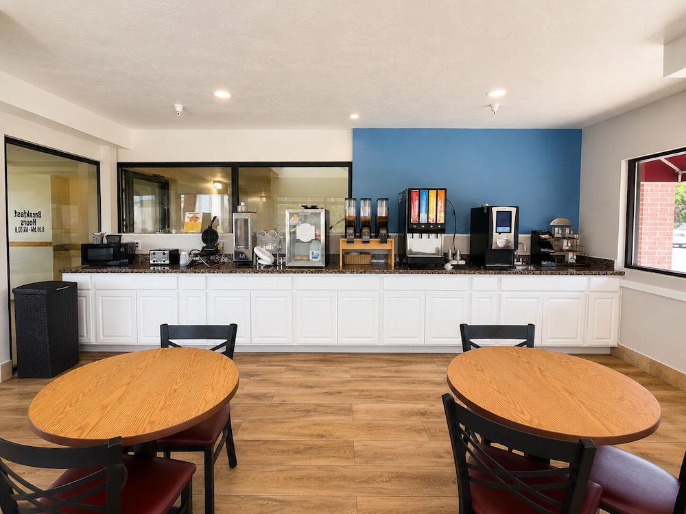 Days Inn by Wyndham Lake Point 26/40