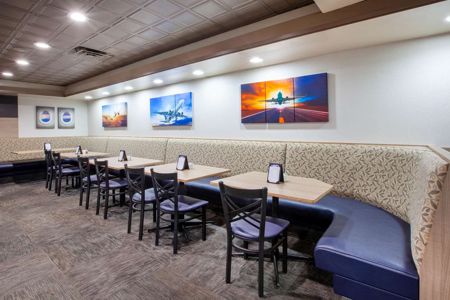 Wingate by Wyndham Detroit Metro Airport 35/44