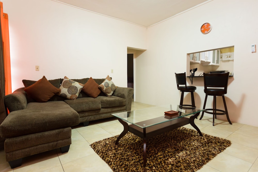 The Embassy Luxury Apt Crystal Towers Ii 11/19