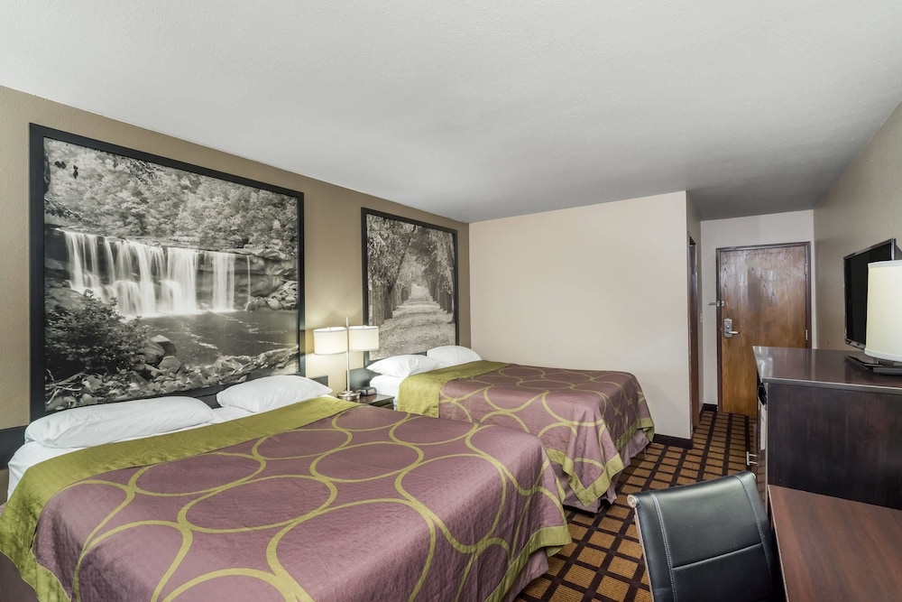 Super 8 by Wyndham Munfordville KY 10/27