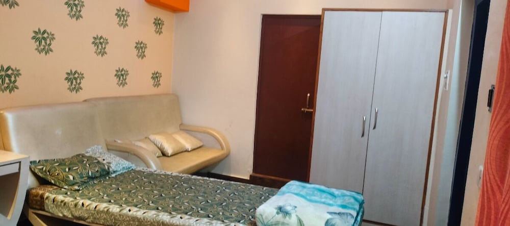 DELUXE, TWIN BEDS