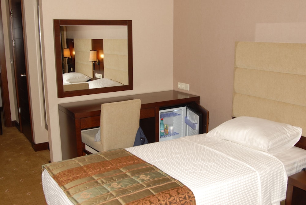 Cetin Hotel 7/39