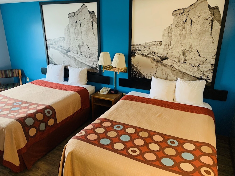 Super 8 by Wyndham Crete 10/27