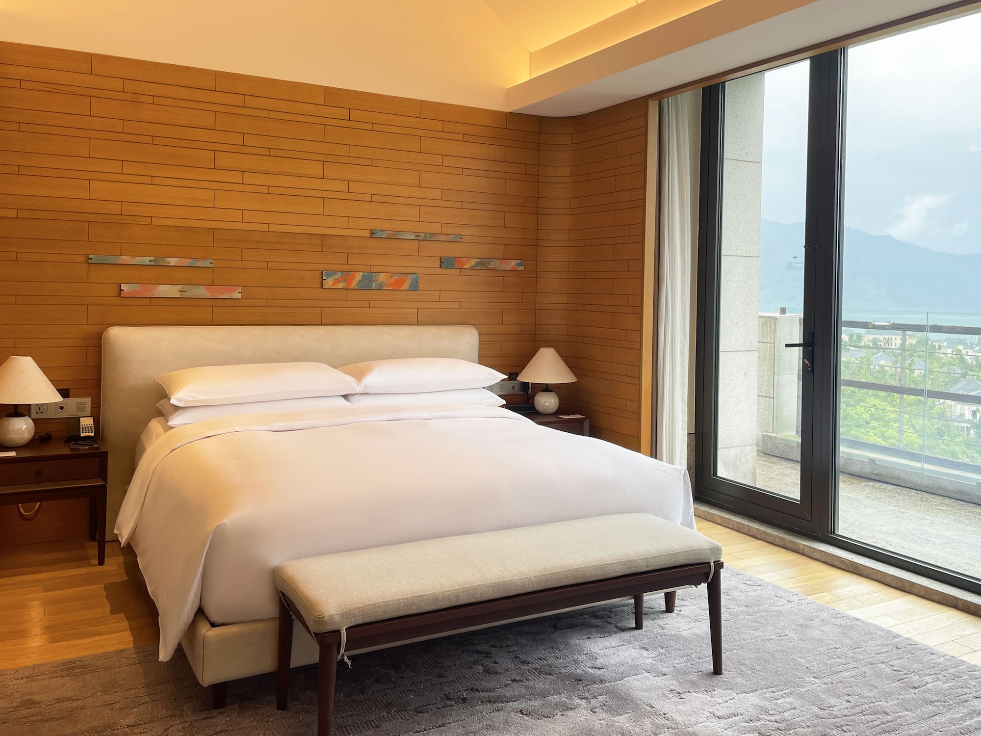 DELUXE, SUITE, KING BED
