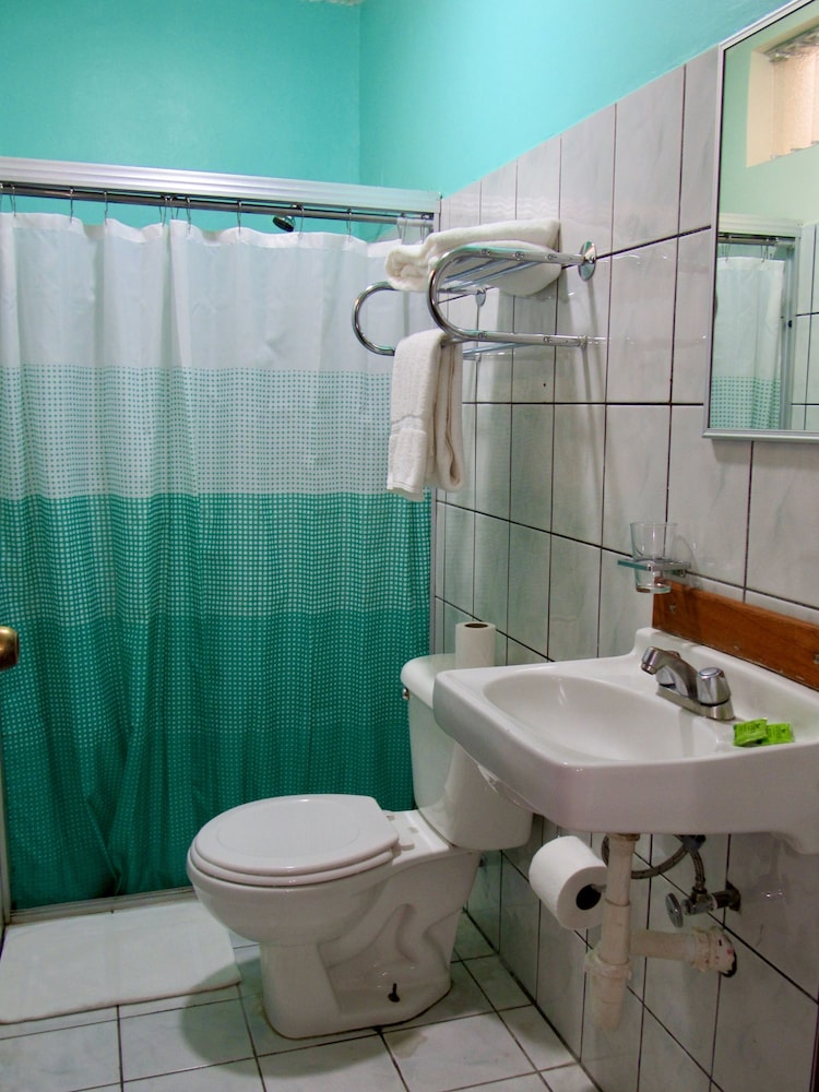 La Guaria Inn And Suites Hotel 13/65