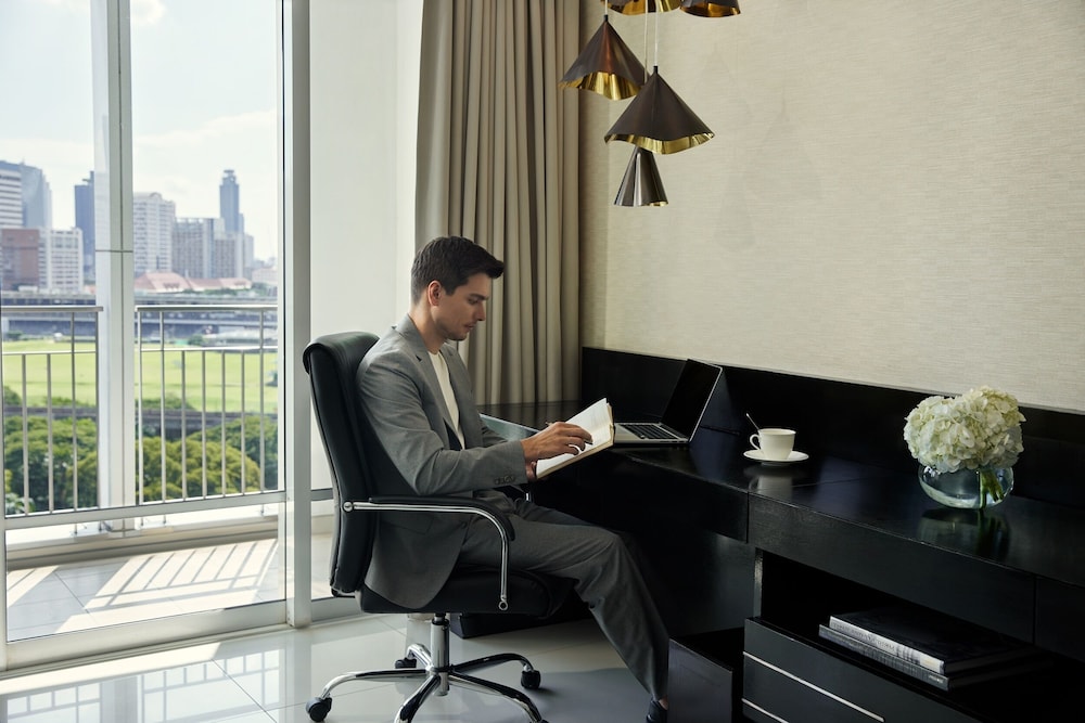 Dusit Suites Hotel Ratchadamri 62/72