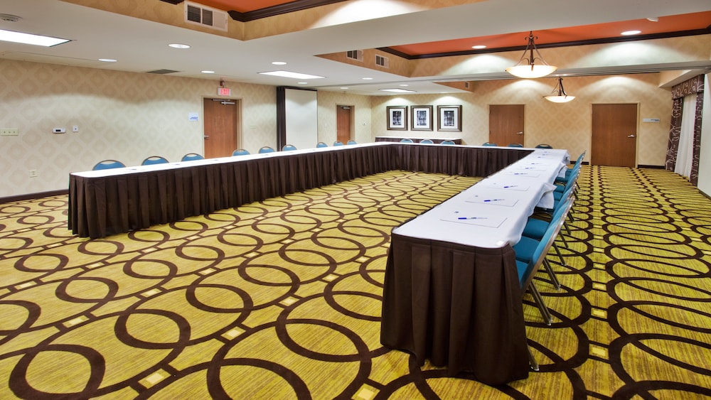 Holiday Inn Express Peachtree Corners Norcross 67/78