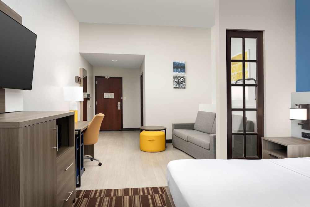 Comfort Suites Lake City 17/50