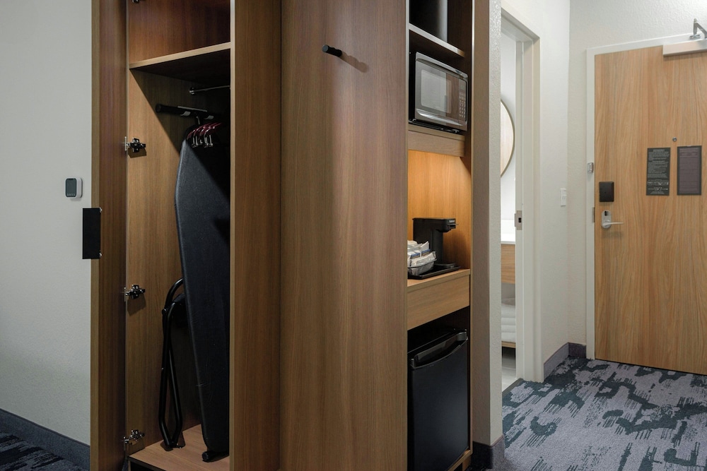 Fairfield By Marriott Inn & Suites Cincinnati Oakley 10/25