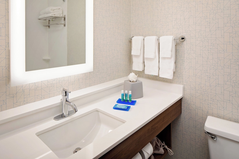 Holiday Inn Express Harrisburg East 70/71