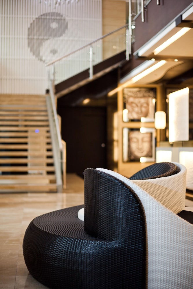 Y2 Residence Hotel 7/68