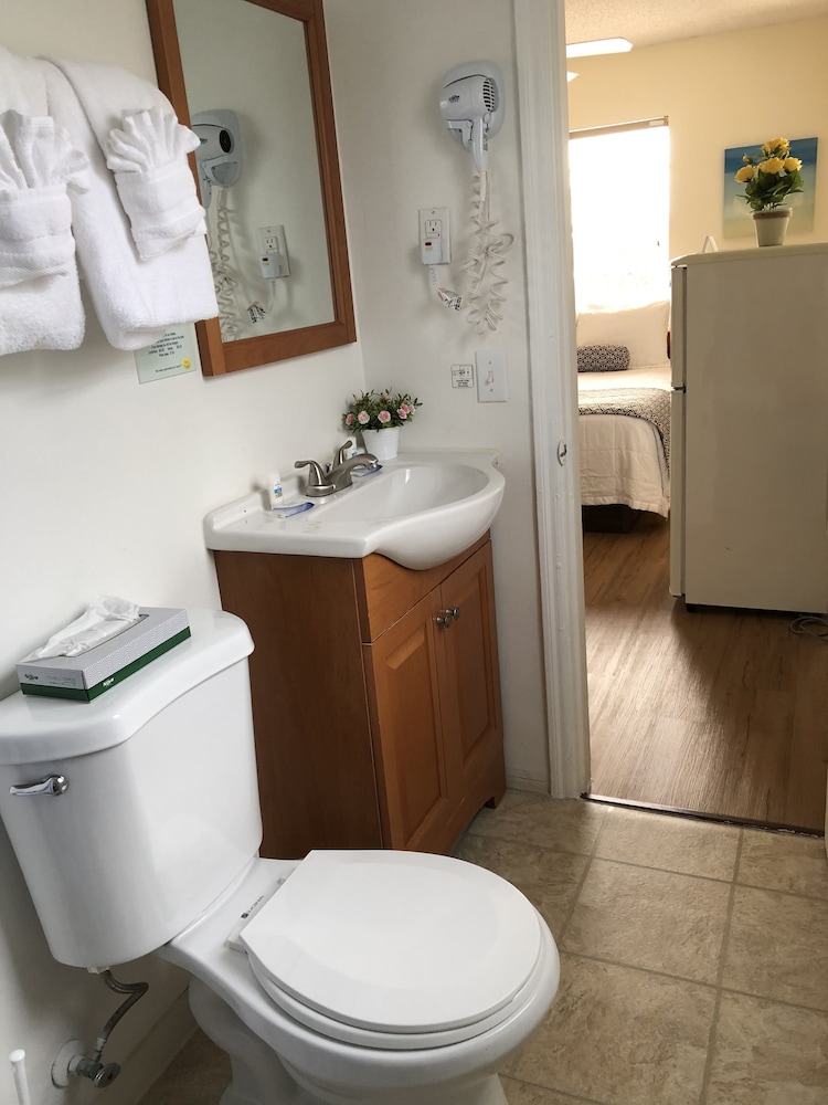 Coral Key Inn 70/71