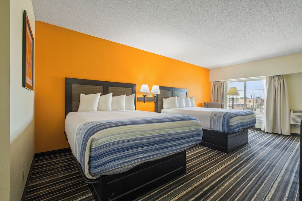 Crossroads Hotel Huron Event Center 17/50