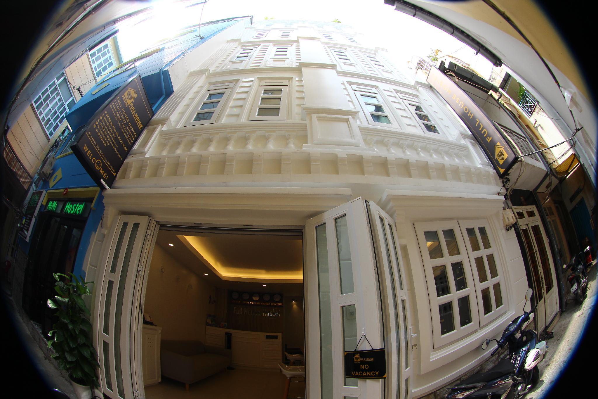 Full House Hostel 2/98