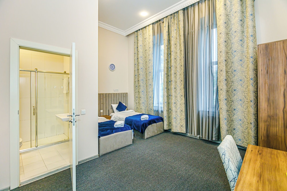 Bristol Hotel Baku 19/51