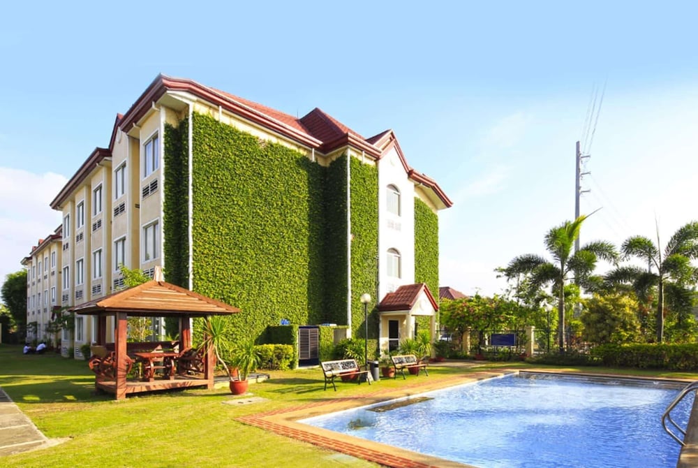 Microtel by Wyndham Batangas in BATANGAS