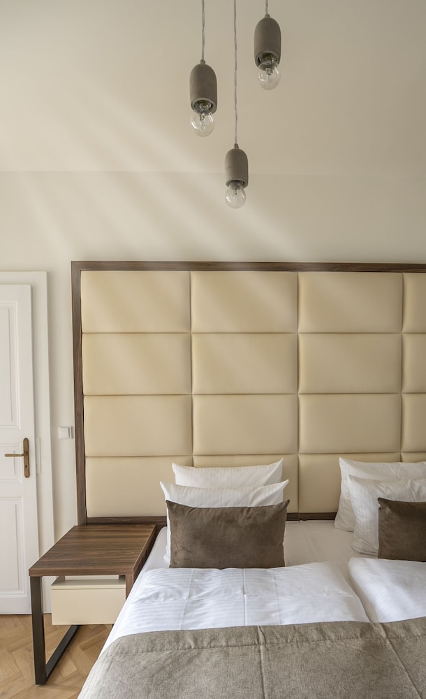 Letna Garden Suites 7/66