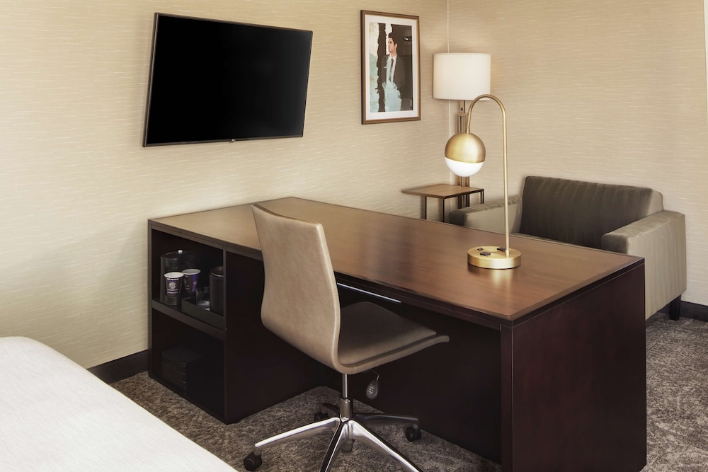 Embassy Suites Tysons Corner 38/44