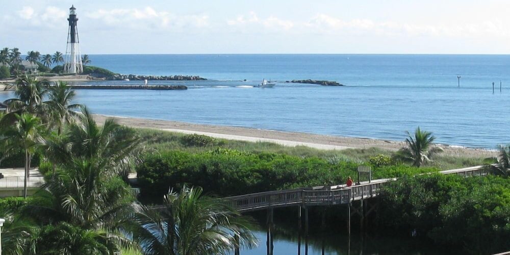 Canada House Pompano Beach 18/25