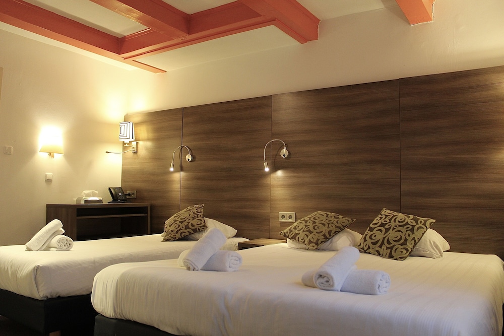 ITC Hotel 21/36