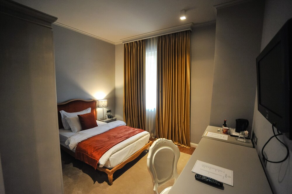 Classic Hotel 12/39
