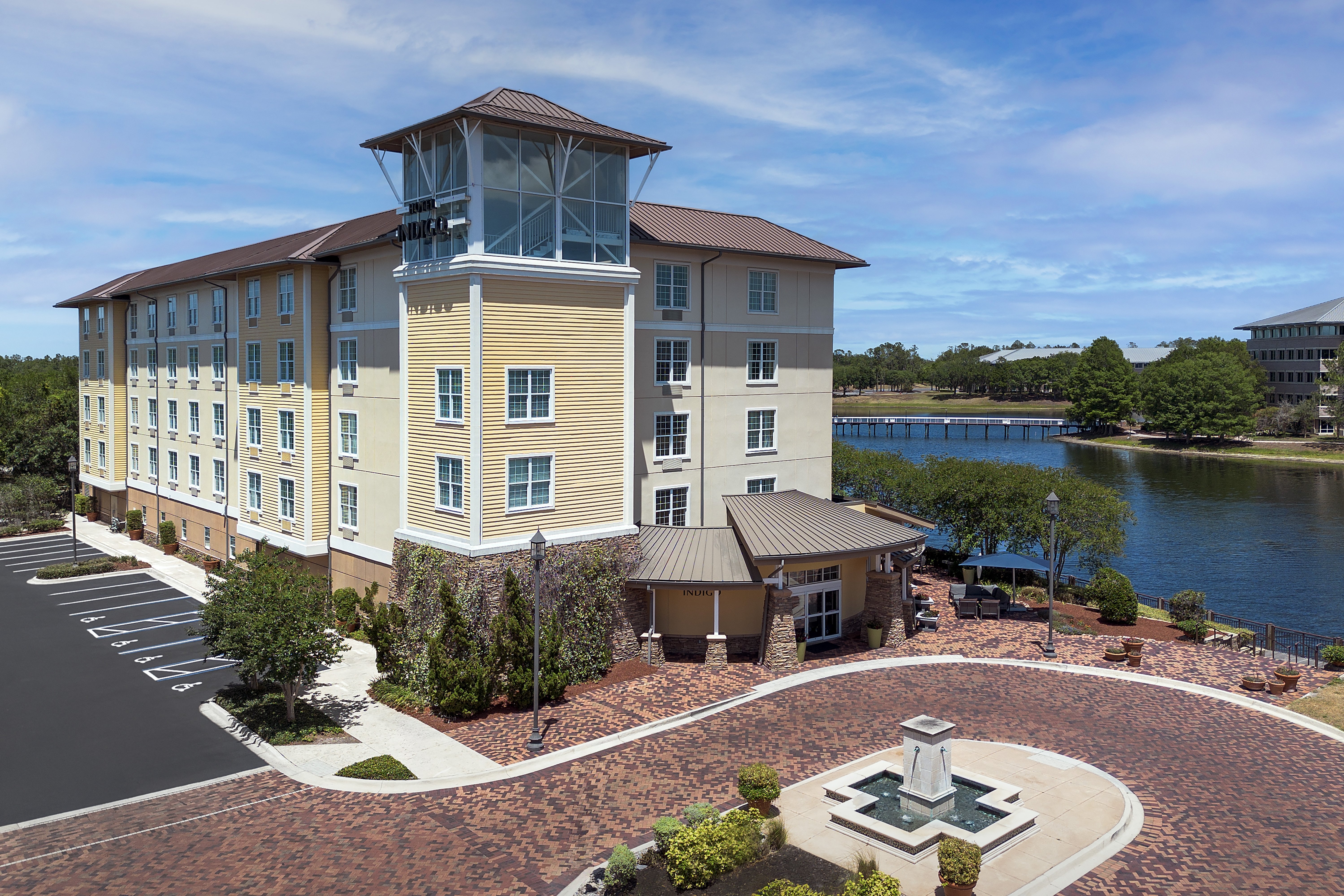 Hotel Indigo Jacksonville Deerwood Park 13/77