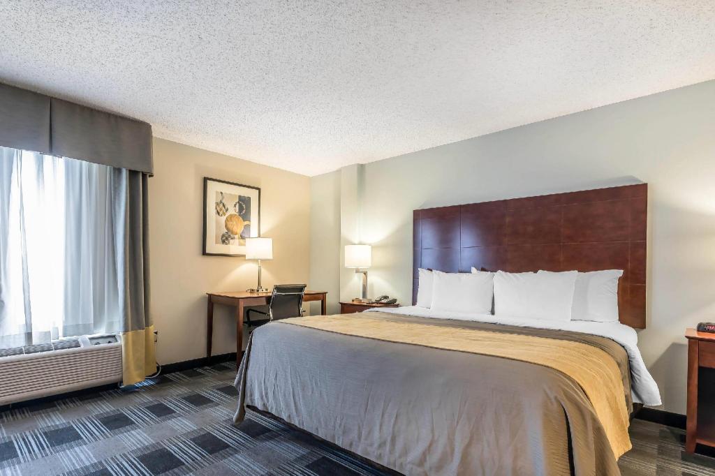 UPGRADE, SUITE, KING BED