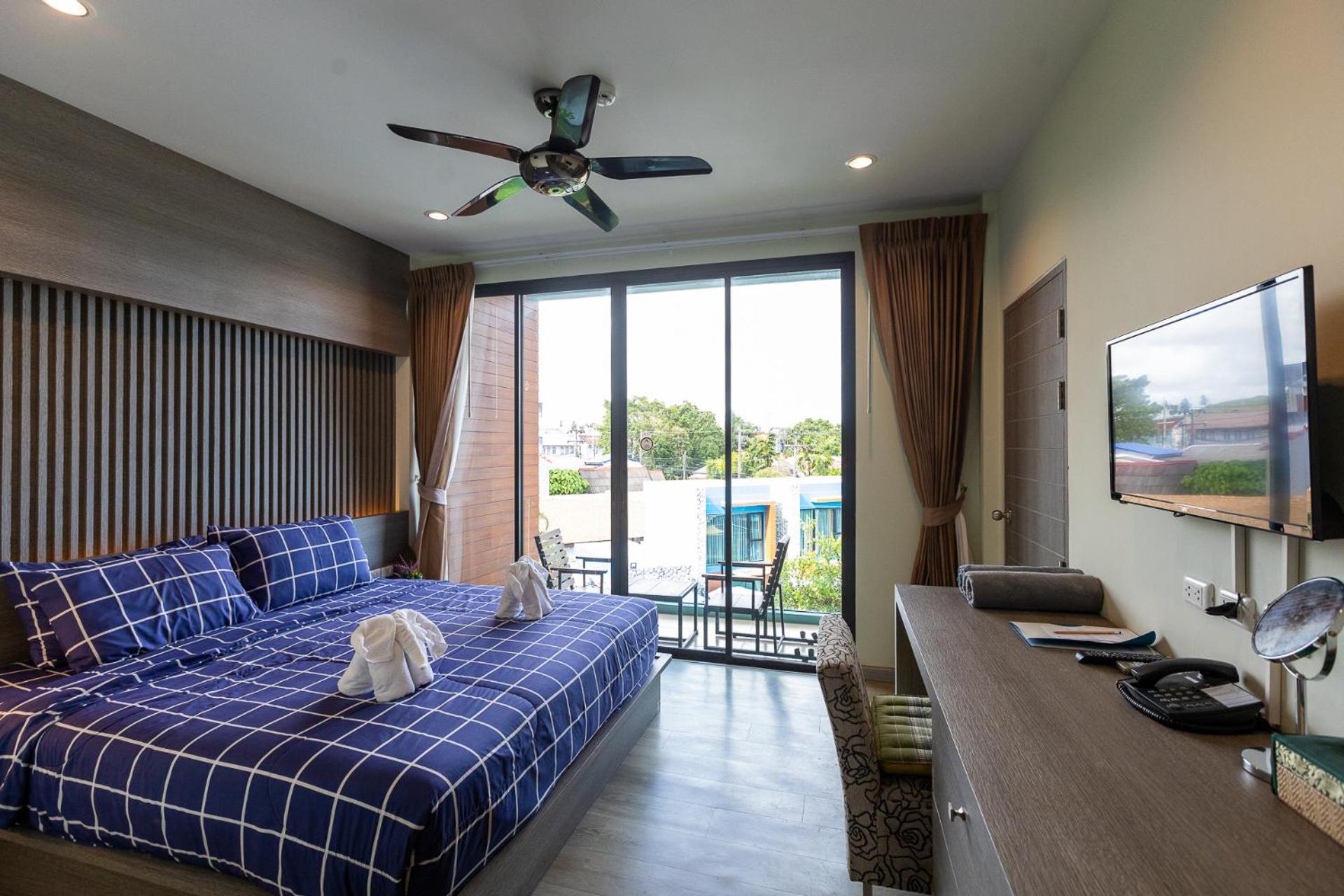 Deluxe, Plunge Pool