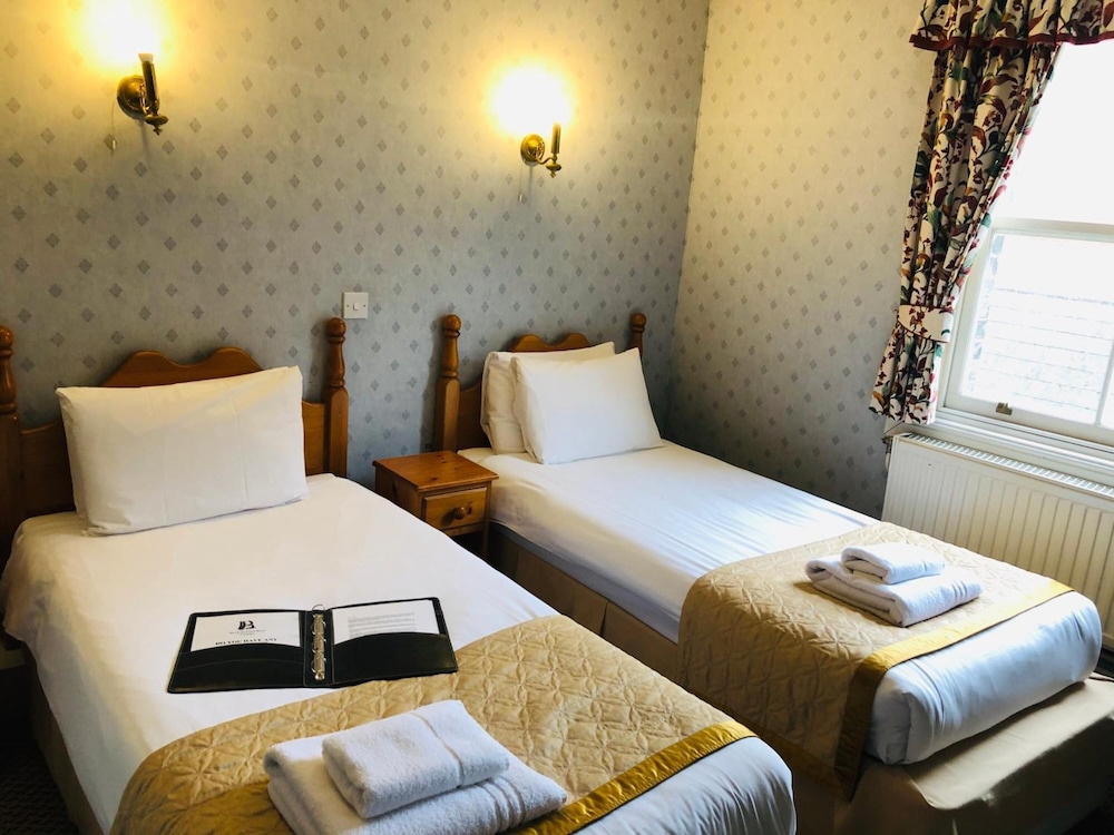 Brook Red Lion Hotel 32/49