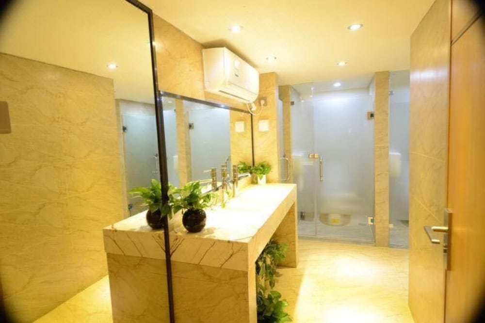 Shenzhen Port Apartment 14/17