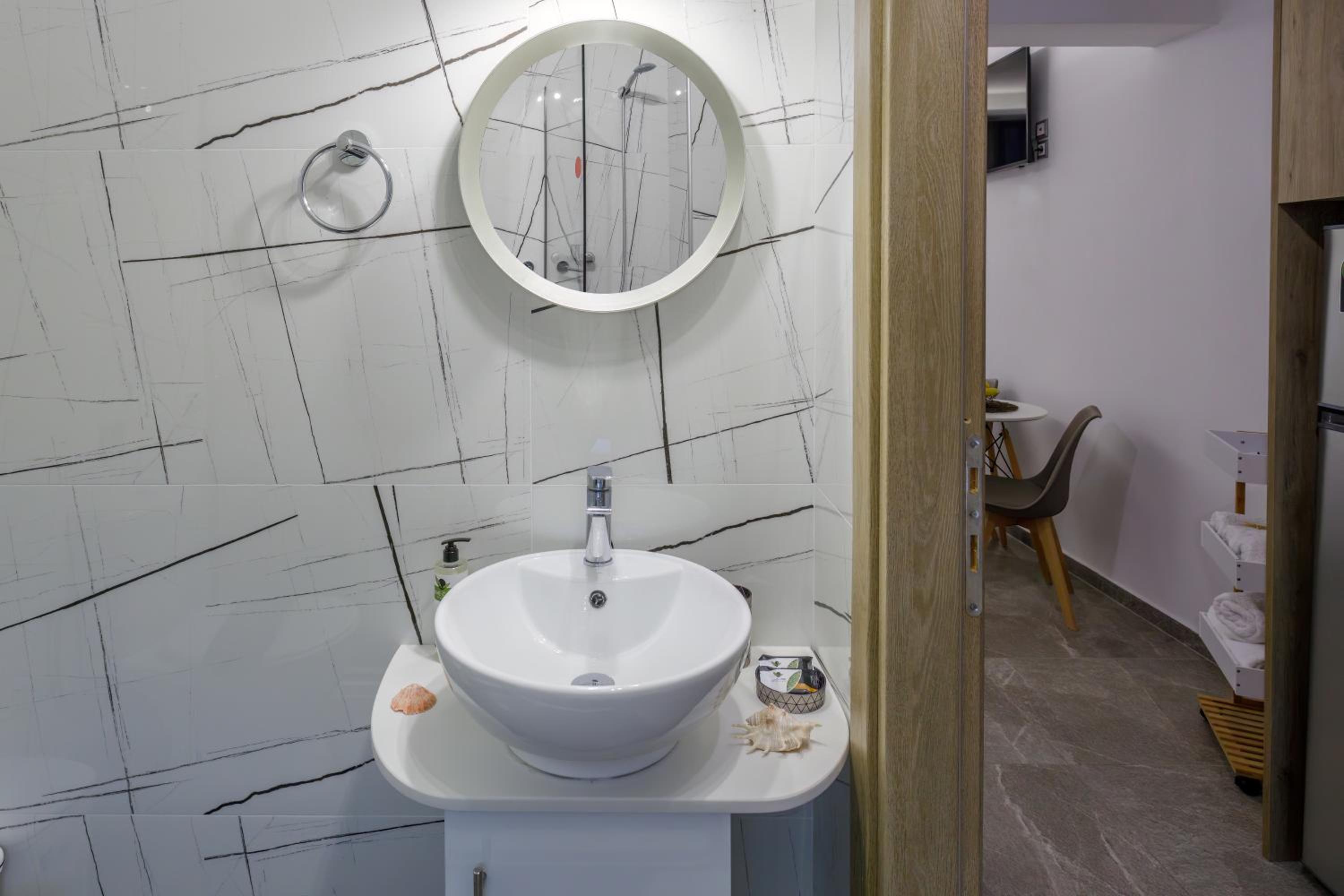 Semes Luxury Apts By Estia 15/20