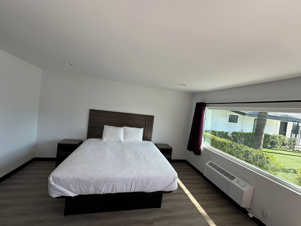 Hyland Motel Van Nuys 17/50
