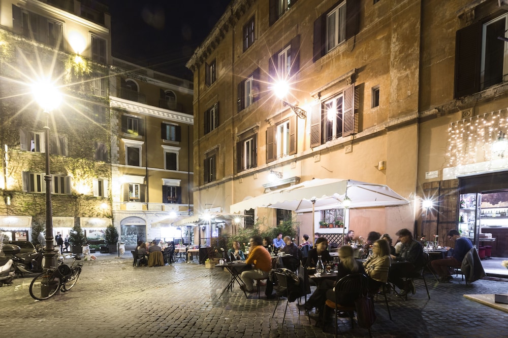 Casa De' Fiori Biscione 44/50