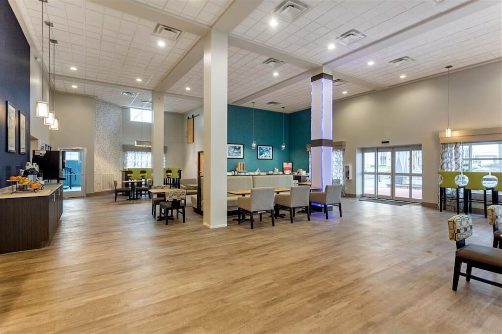 Days Inn & Suites by Wyndham Bowling Green 20/46
