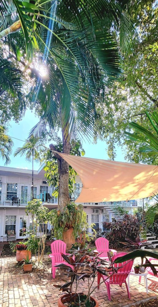 Green Island Inn 36/50