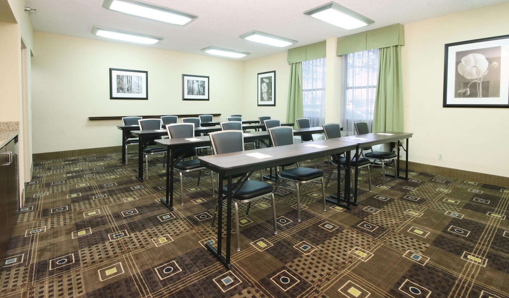 Hampton Inn Indianapolis-N.E./Castleton 40/42