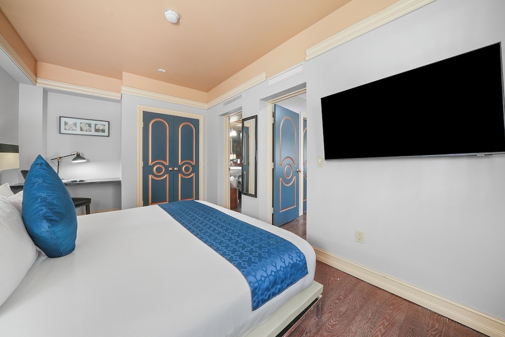 1 BEDROOM, DELUXE, SUITE, KING BED