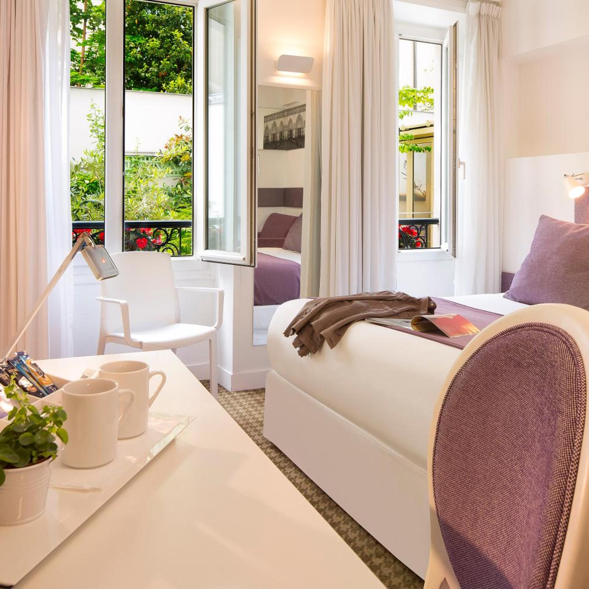 غرفة ثلاثية، Hotel Mistral 2/3