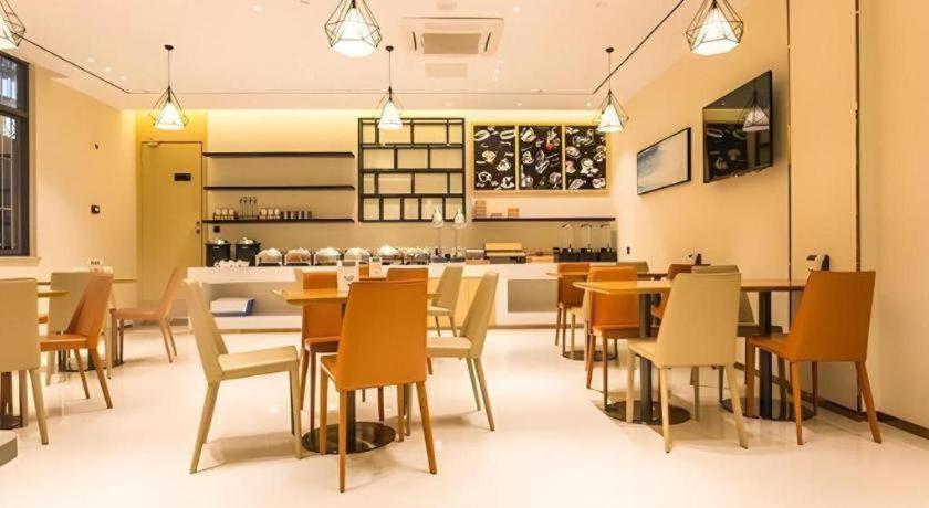 City Comfort Inn Nanning Yudong Jinxiang Metro Station 50/57