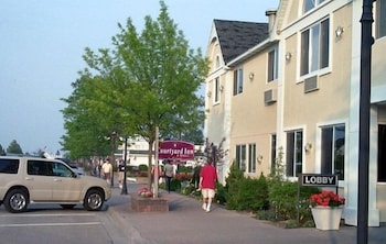 Court Plaza Inn & Suites 6/64