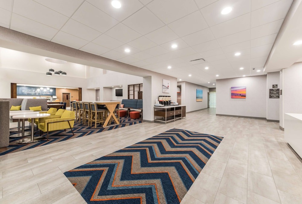 Hampton Inn and Suites Benton Harbor MI 30/47